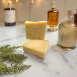 ee Herb & Mint natural vegan soap bar made with tea tree, peppermint, and rosemary for clear, acne-prone skin.